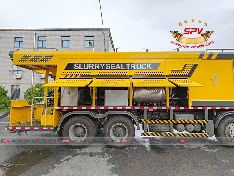 Slurry Sealing Truck Sinotruk - RS 1